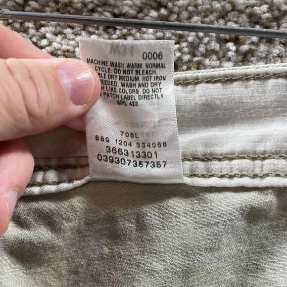 Vintage Levis Shorts Adult 34 Tan Cargo Pockets 2004 Cotton Casual Y2K Logo Mens - Picture 11 of 12